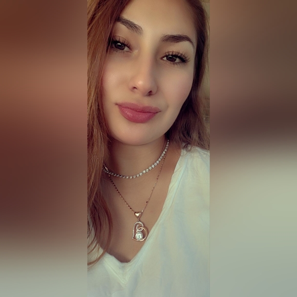 Meet your Posher, Lucely - Picture 3 of 5